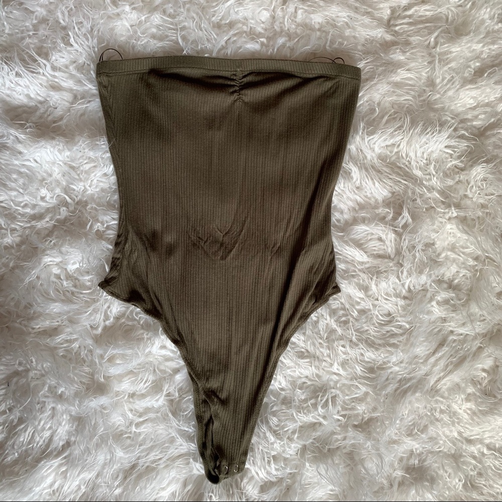 Cute strapless army green bodysuit 💚